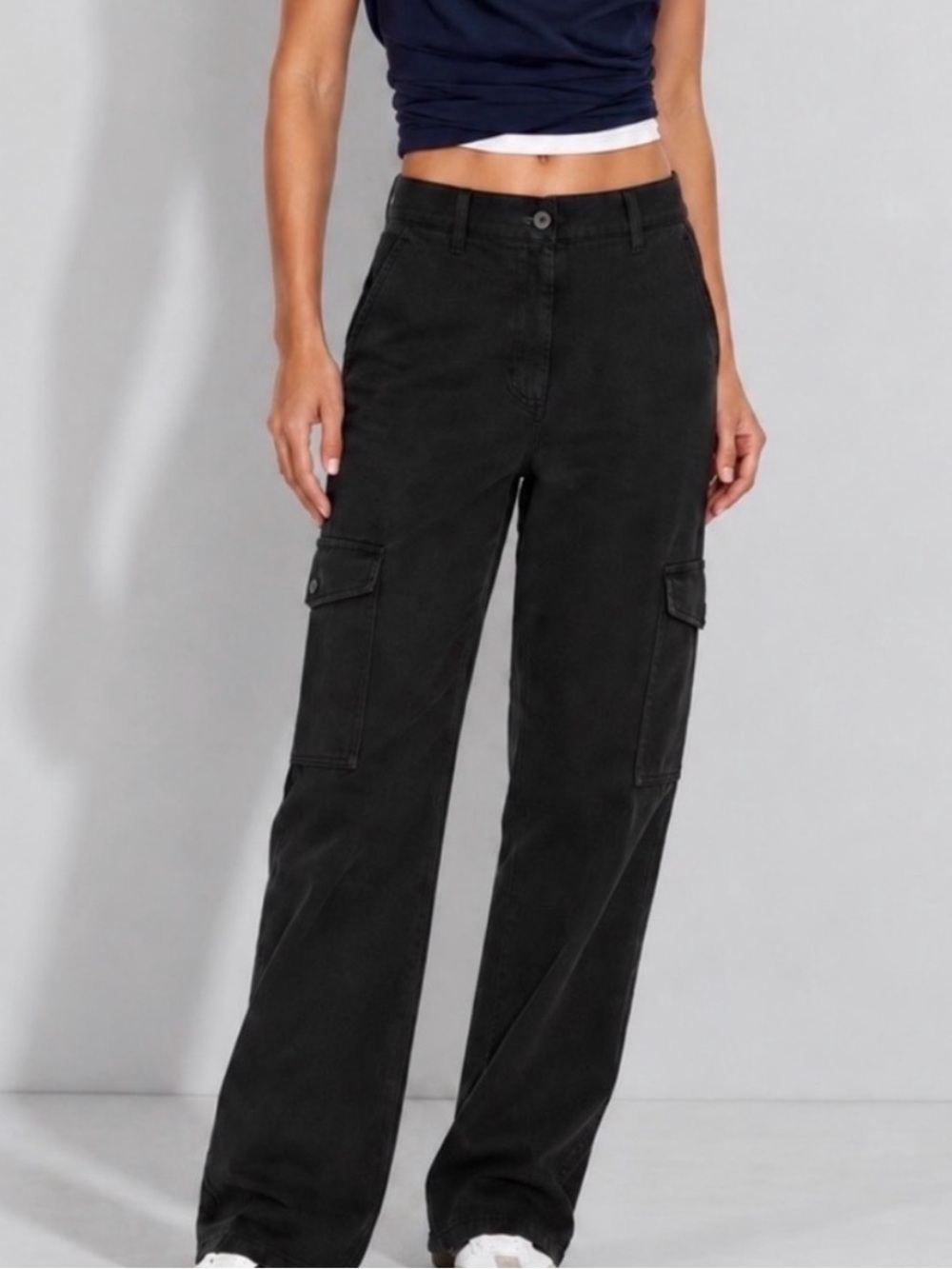 Aritzia WILFRED FREE Black Modern Straight Leg Cargo Pants Size 6